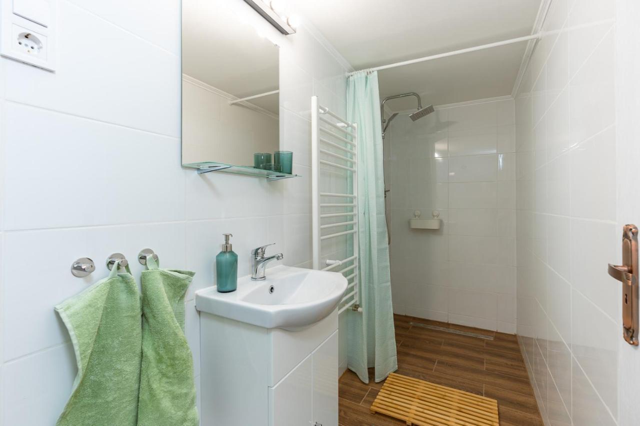 Stylish 2-Bedroom Apartment In Central Budapest Exterior photo
